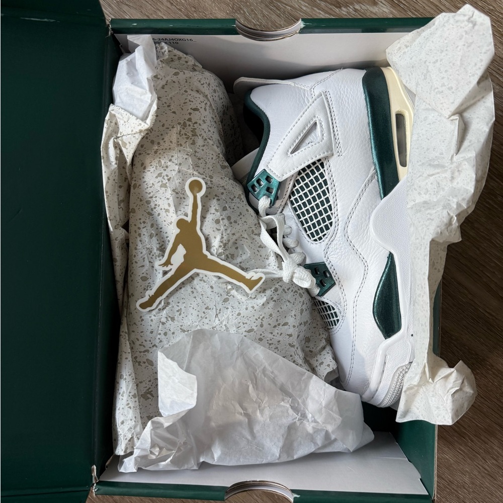 Jordan 4 Retro GS in Oxidized Green Women’s 6.5 / Men’s 4.5